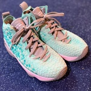 Nike LeBron 17 South Beach BQ6694-444 sz 5.5y great condition